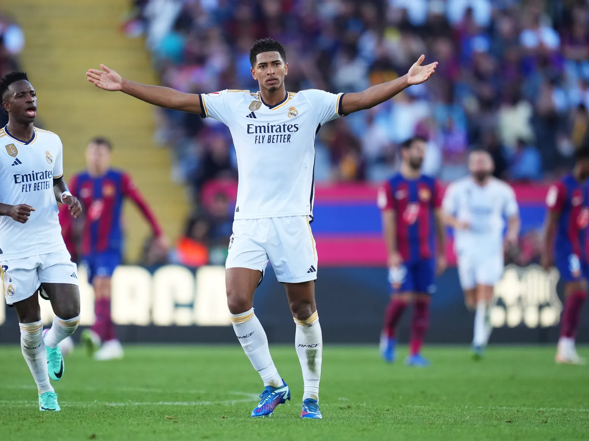 كلاسيكو ناري بين ريال مدريد وبرشلونة على ملعب سانتياغو برنابيو