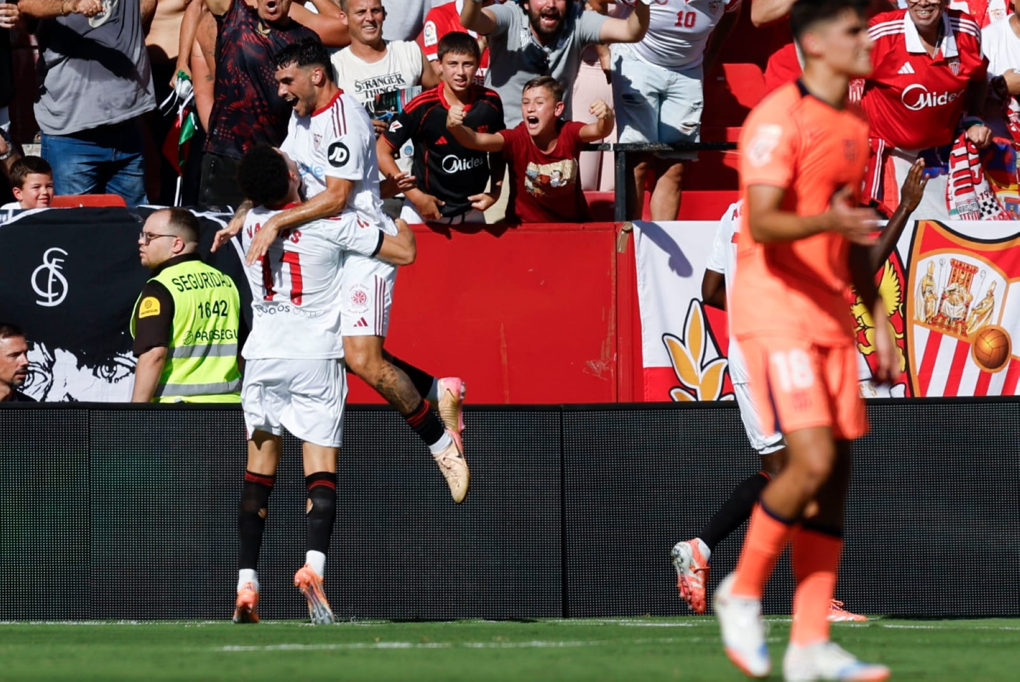 فليك يُقدّر الروح القتالية لبرشلونة رغم الخسارة أمام إشبيلية